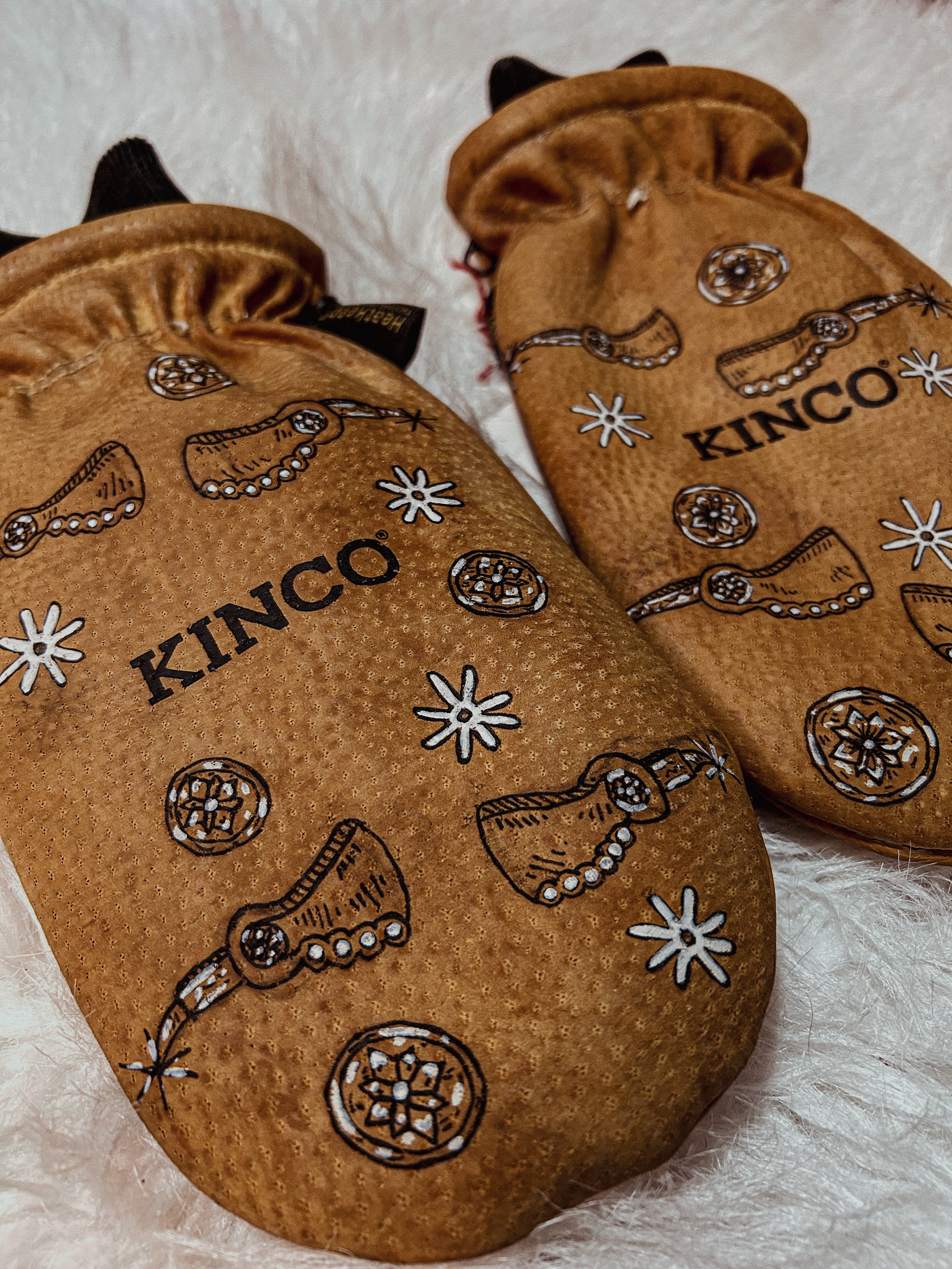 “Spurs are a jinglin’” KINCO mittens